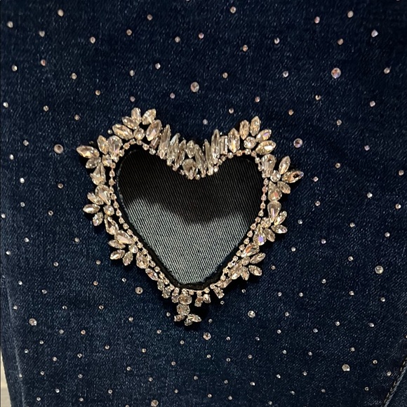 Stylish Women's Blue Jeans with Heart Cutouts - Picture 4 of 9